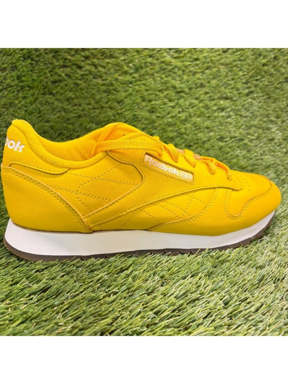 Reebok Classic Leather Womens Size 8.5 Yellow Athletic Lifestyle Shoes Sneakers